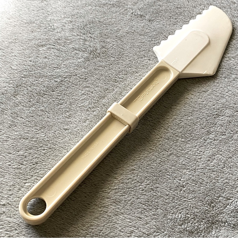 Tupperware Spatula - Picture 2 of 3